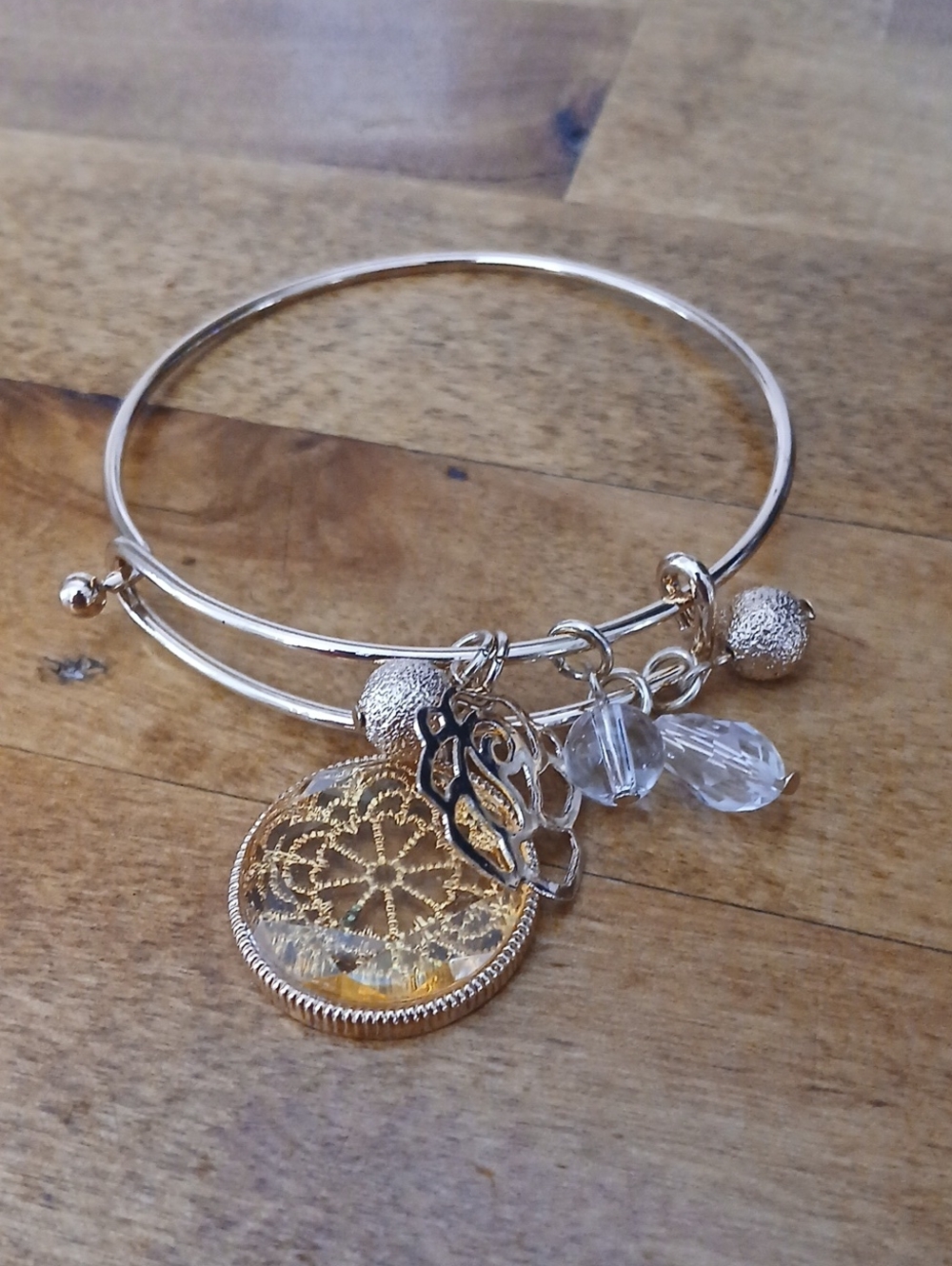 Gold Tone Squeeze Metal Charm Bracelet NWOT